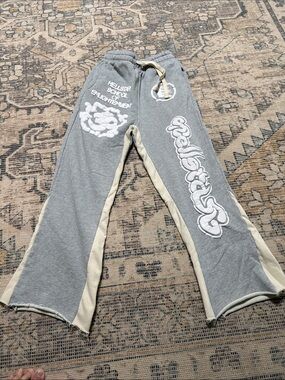Hellstar heavy weight sweat pants. Size S